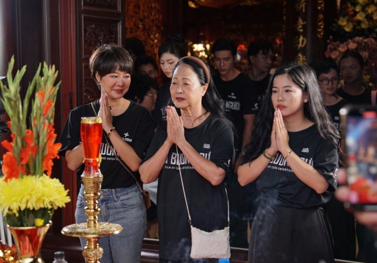 NSND Như Quỳnh (giữa) góp mặt trong dàn diễn viên.&nbsp;