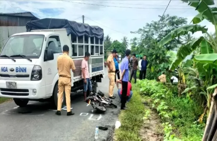 Hiện trường vụ tai nạn giao thông ở Vĩnh Long khiến nữ sinh tử vong