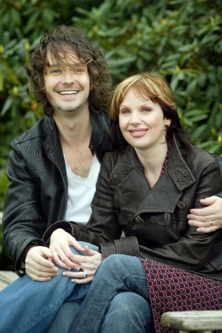 Lara và Roger ăn mừng khi trúng số độc đắc vào năm 2005. Ảnh: The Sun