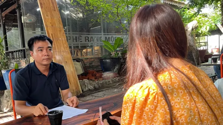 Phóng viên Báo Pháp luật TP.HCM trao đổi với bà Thảo sau buổi làm việc chiều 24-9.