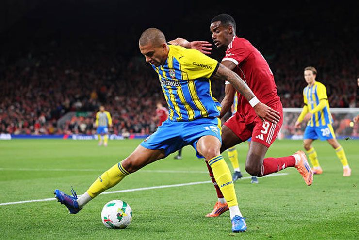 Video bóng đá Liverpool - Southampton: Isak mở hàng, thẻ đỏ bi hài (League Cup)