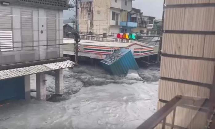 TP Hoa Liên bị ngập lụt nghiêm trọng. Ảnh: Threads/mei770803