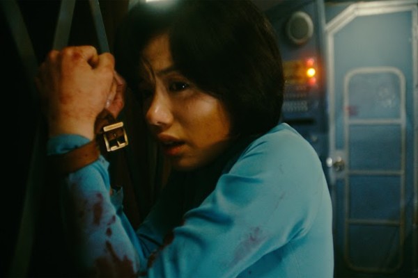 Trâm Anh vào vai Nhàn - một tiếp viên hàng không xinh đẹp, gan dạ trong "Tử chiến trên không". Cô được khán giả đánh giá rất cao bởi nét diễn chân thật và rất chuyên nghiệp. Theo nữ diễn viên chia sẻ, trong các cảnh phim đối diễn với Thái Hòa, cô nhiều lần bị đau do va chạm. Dù đàn anh hỏi thăm nhưng cô vẫn muốn diễn thật nhất để khán giả cảm nhận được sự khốc liệt của phim.