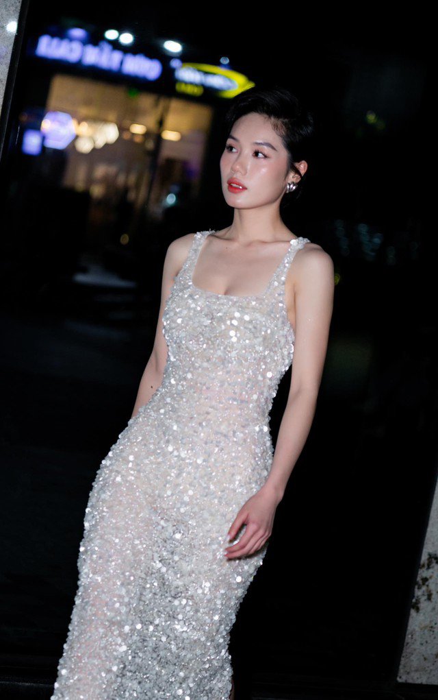 Xuất hiện ở bất cứ sự kiện nào, diễn viên sinh năm 1995 cũng thu hút ánh nhìn của khán giả.