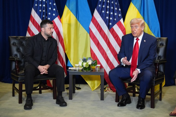 Tổng thống Trump gặp Tổng thống Ukraine Volodymyr Zelensky bên lề Đại hội đồng Liên Hợp Quốc tại New York ngày 23/9. Ảnh: AP