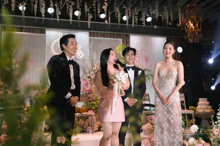 Nhật Kim Anh bắt được hoa cưới của Hồ Quang Hiếu. Nguồn: TikTok.