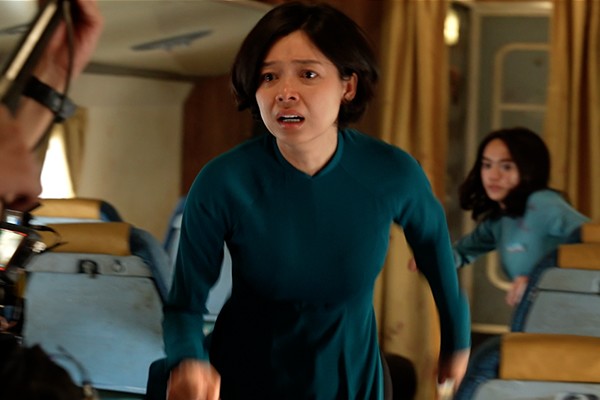 Với vai phản diện trong phim "Tử chiến trên không", Phương (Xuân Văn) gây ấn tượng với nét diễn xuất chuyên nghiệp cùng biểu cảm tốt. Xuân Văn đã thể hiện chính xác tính cách của Phương - một nhân vật giấu âm mưu lớn trong tuyến phản diện của phim.