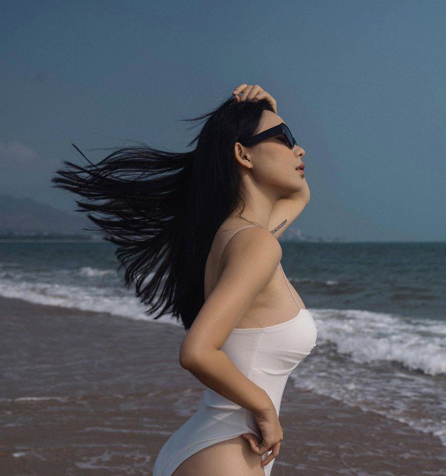 Ngoài ra, cô chịu khó tập luyện thể thao để giữ gìn vóc dáng đẹp, khỏe mạnh.