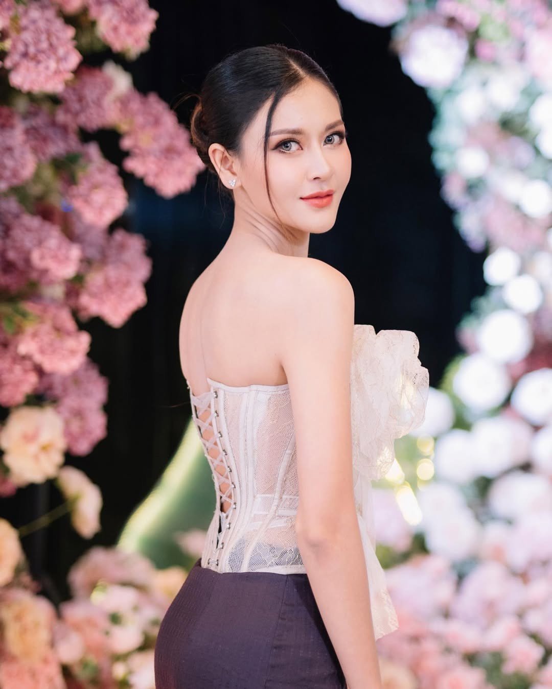 Người đẹp cũng trở thành cố vấn của chương trình The Wow Lào mùa 2.