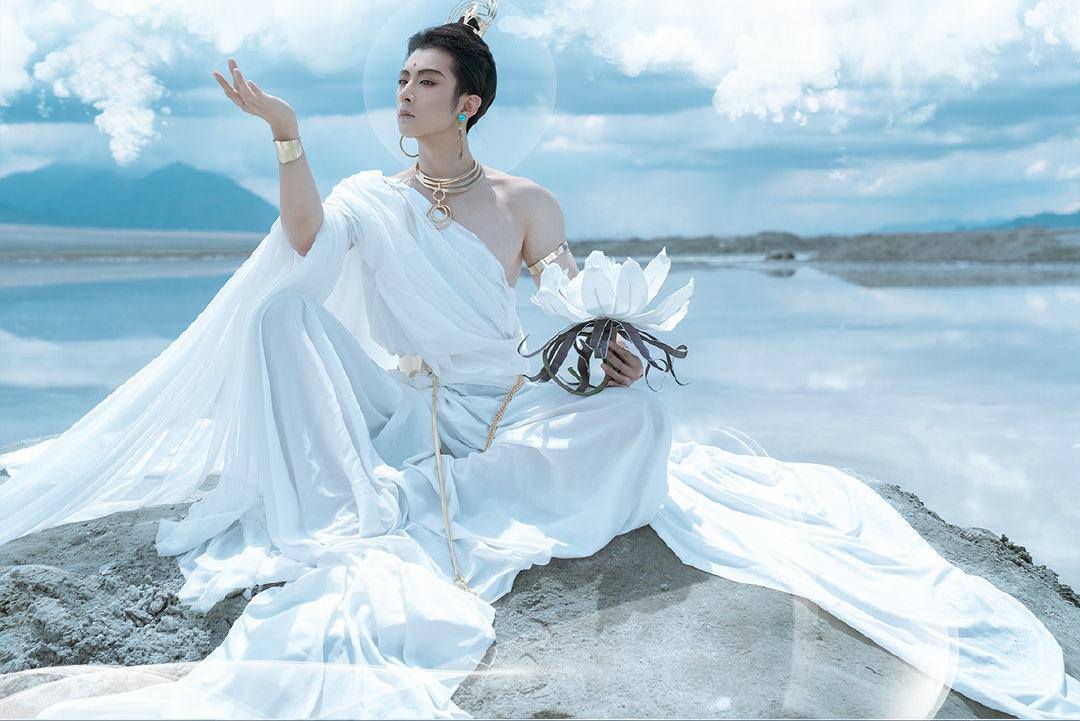 Chàng trai Trung Quốc giả Bồ Tát nổi như cồn khắp thế giới - 4