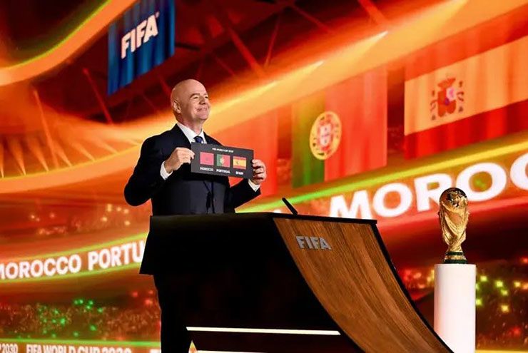 Chủ tịch FIFA Infantino trong sự kiện công bố Tây Ban Nha, Bồ Đào Nha và Morocco đăng cai World Cup 2030