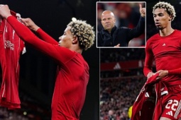 Bóng đá - Ekitike ăn mừng kiểu Messi và nhận thẻ đỏ, HLV Liverpool mắng "kém thông minh"