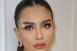 Nữ diễn viên ba lần đi thi mới đăng quang hoa hậu