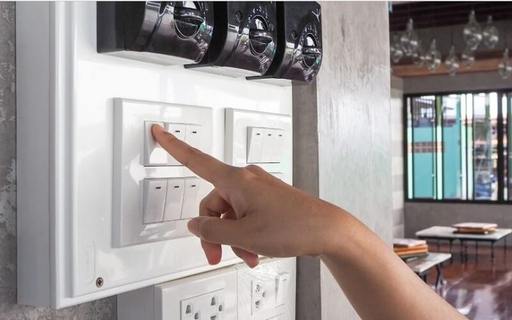 Hãy ngắt các nguồn điện thiết bị không cần thiết.
