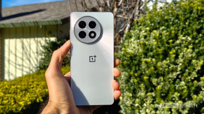 OnePlus 13R.