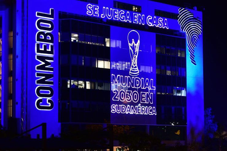 Ý tưởng tăng lên 64 đội ở World Cup được các LĐBĐ Nam Mỹ khởi xướng, nhân kỷ niệm 100 năm thành lập giải đấu (lần đầu tiên tổ chức tại Uruguay)