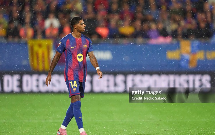 Rashford mang đến sự đa năng mà Lewandowski không có