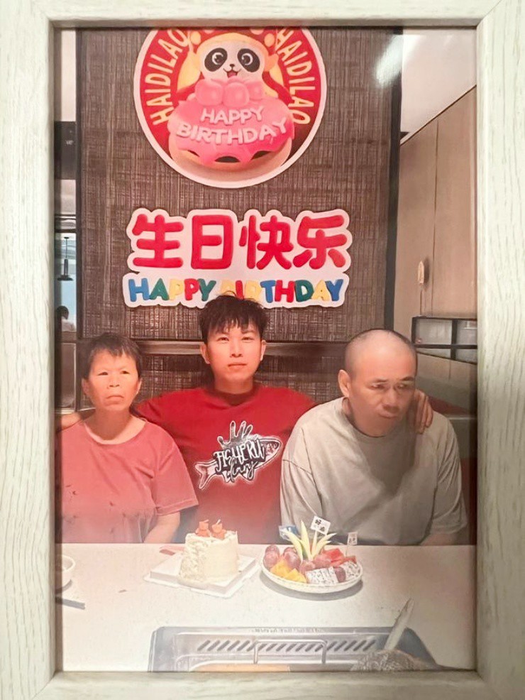 Chàng trai nghèo đưa cha đi Haidilao ăn sinh nhật, bất ngờ nhận hóa đơn 0 đồng - 2