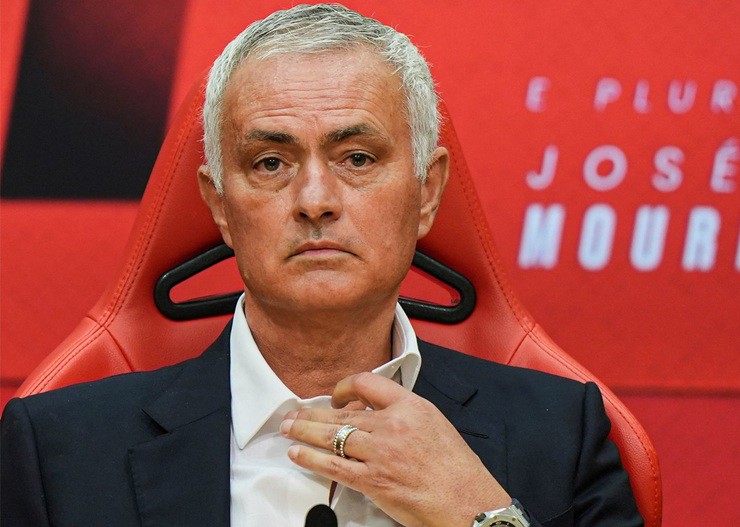HLV Mourinho đang là một trong những HLV bóng đá giàu nhất thế giới