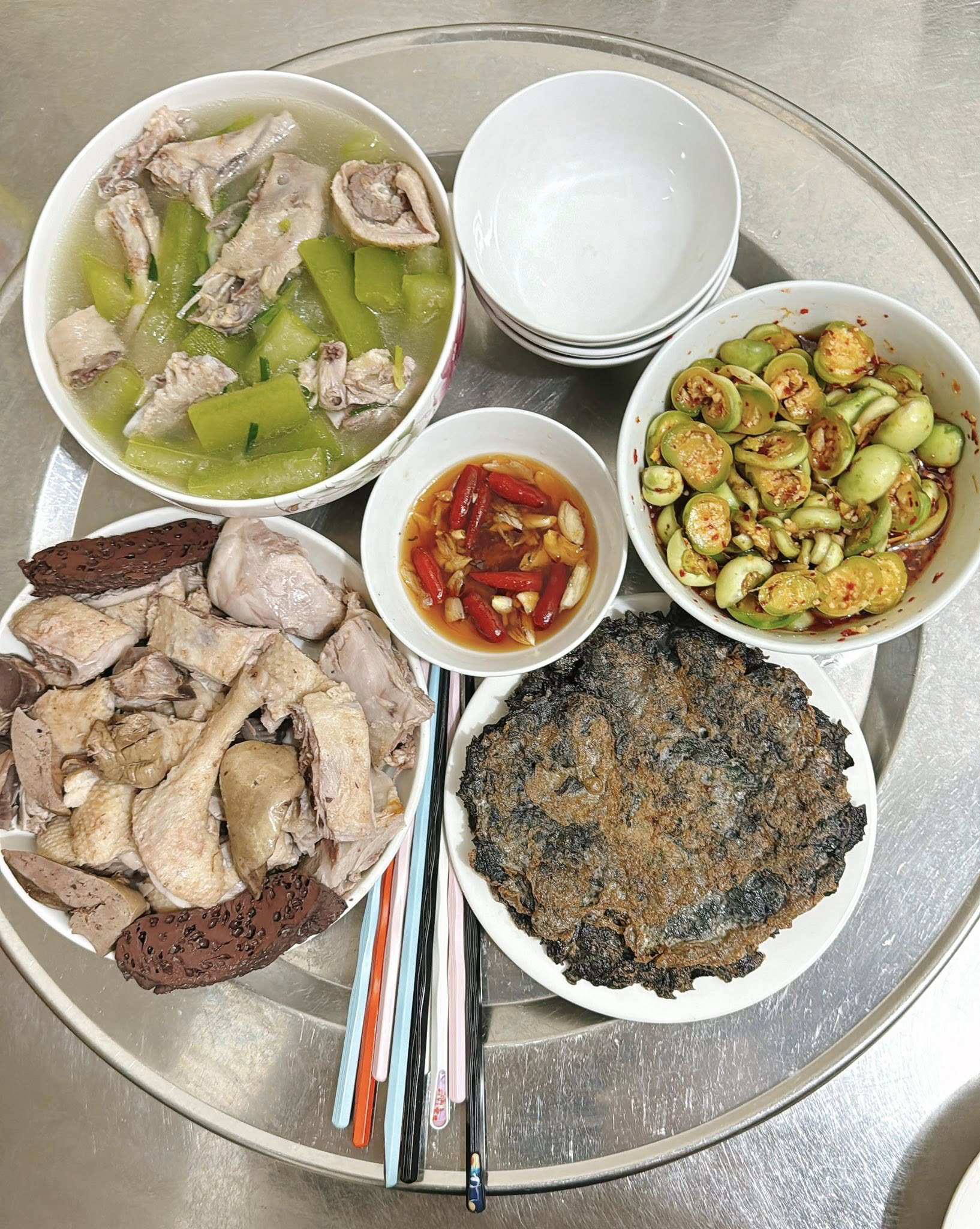 Trứng rán lá mơ - Canh bí xương - Vịt luộc - Cà dầm
