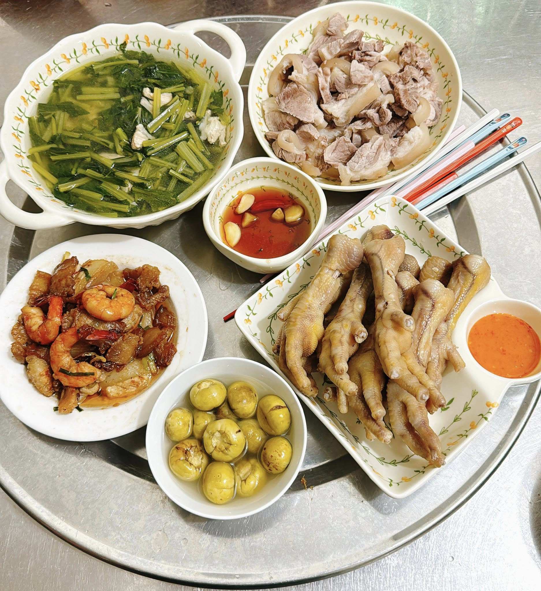 Chân gà luộc - Tôm rang thịt - Canh cải nấu sụn - Thịt luộc - Cà pháo