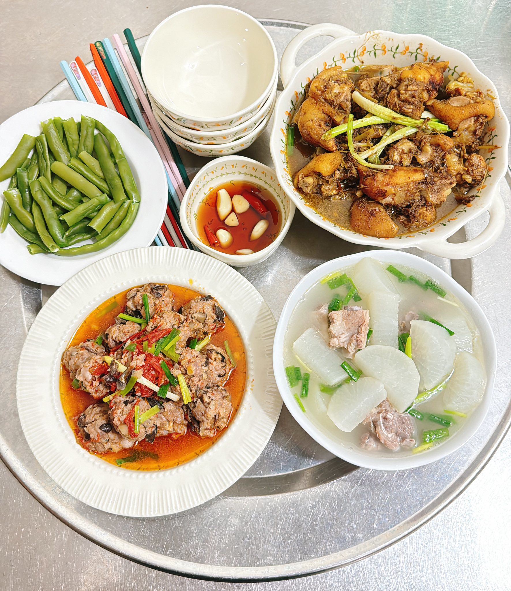 Giả cầy&nbsp;- Thịt viên sốt cà chua - Củ cải nấu xương - Đỗ cove&nbsp;luộc