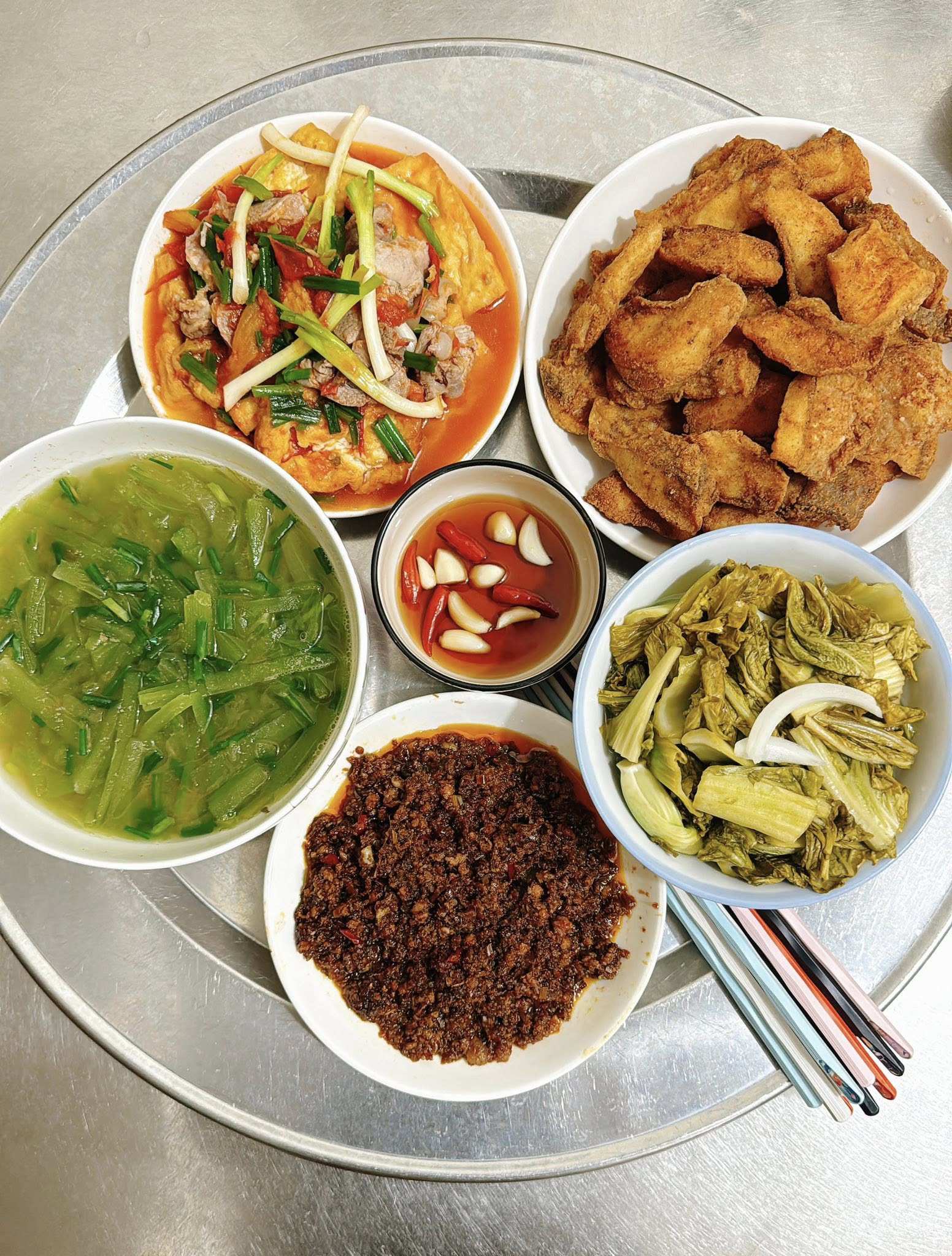 Đậu phụ sốt cà chua - Bí băm nấu tôm - Dưa chua - Mắm tép chưng thịt - Cá chiên giòn