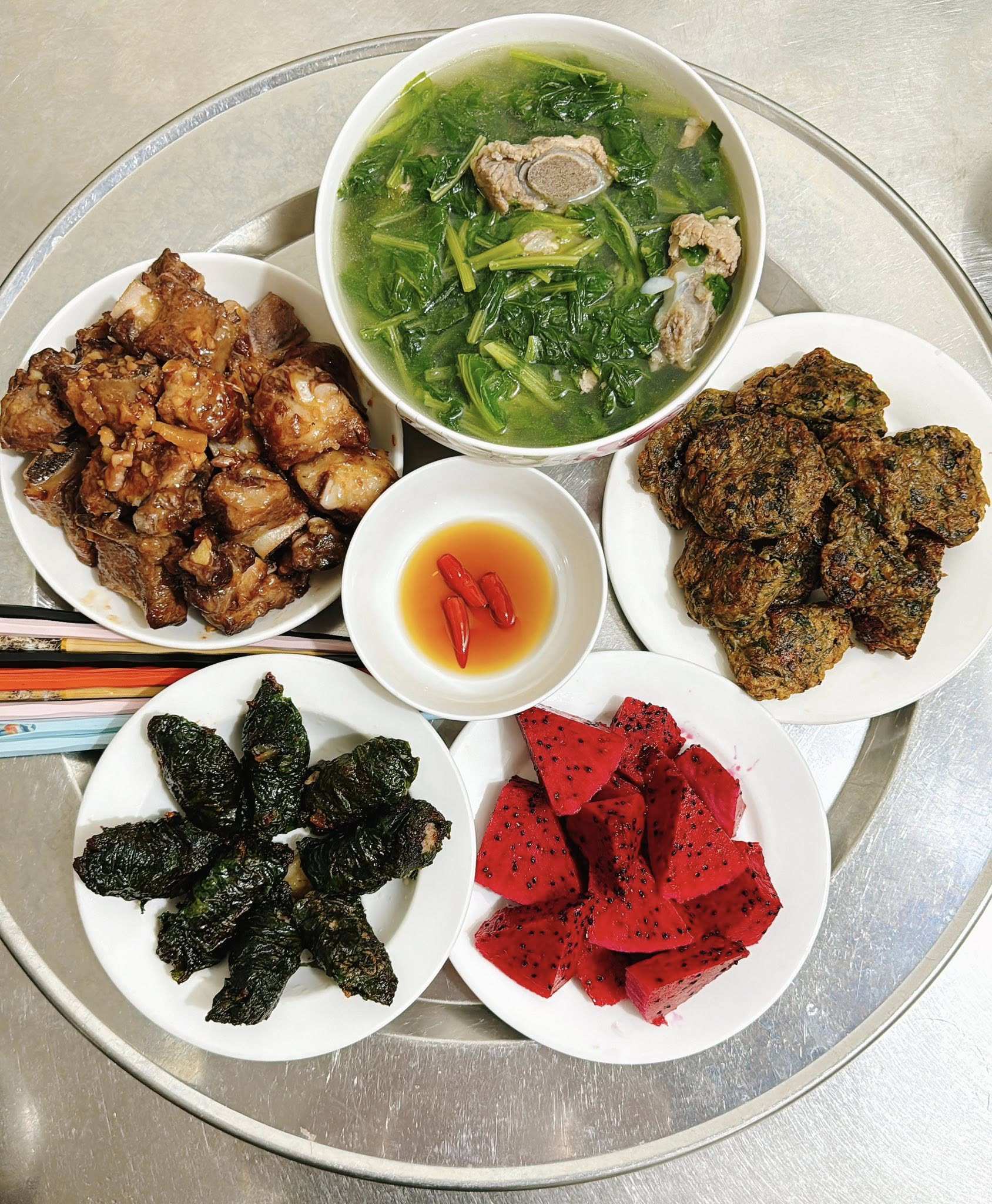 Chả ốc - Sườn xào chua ngọt - Thịt rán lá lốt - Canh cải sườn - Thanh long