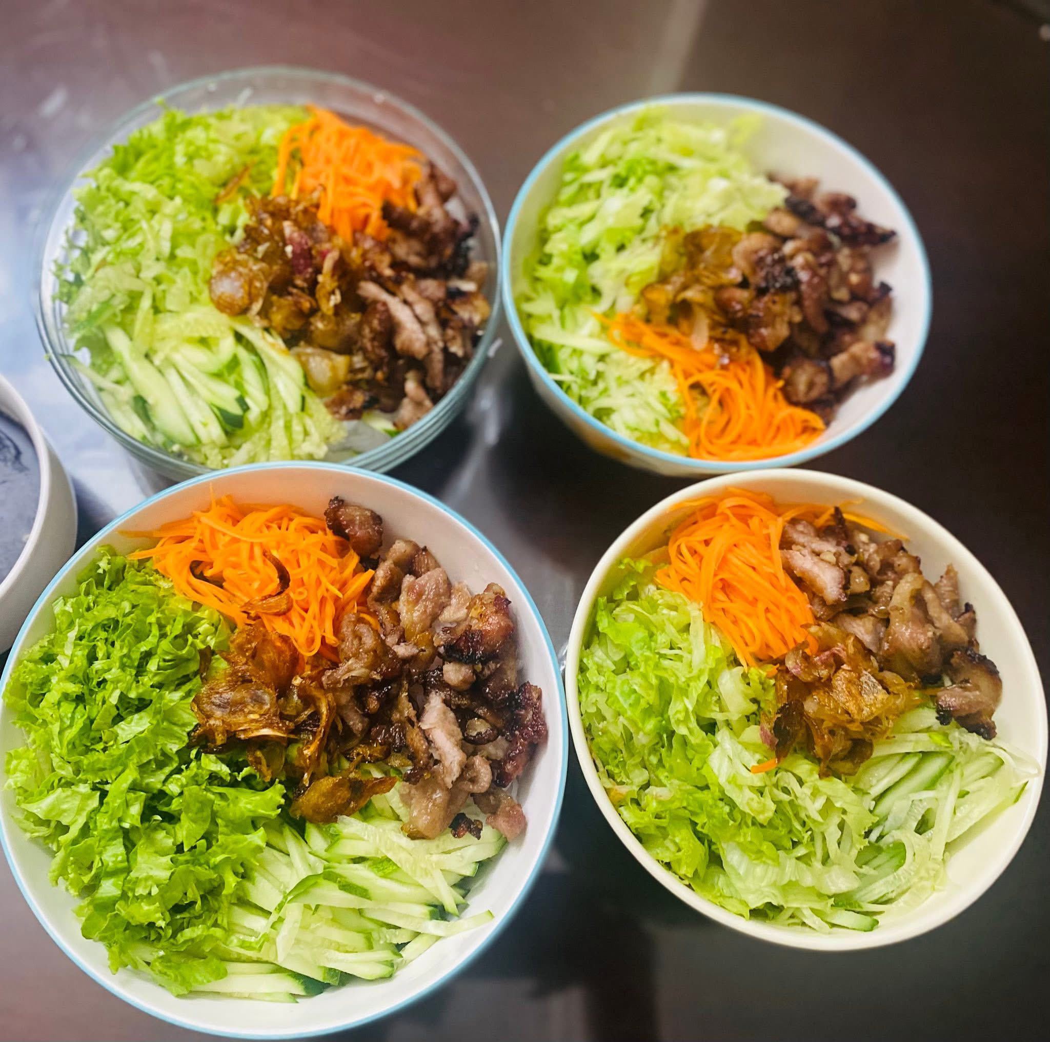 Bún trộn thịt nướng