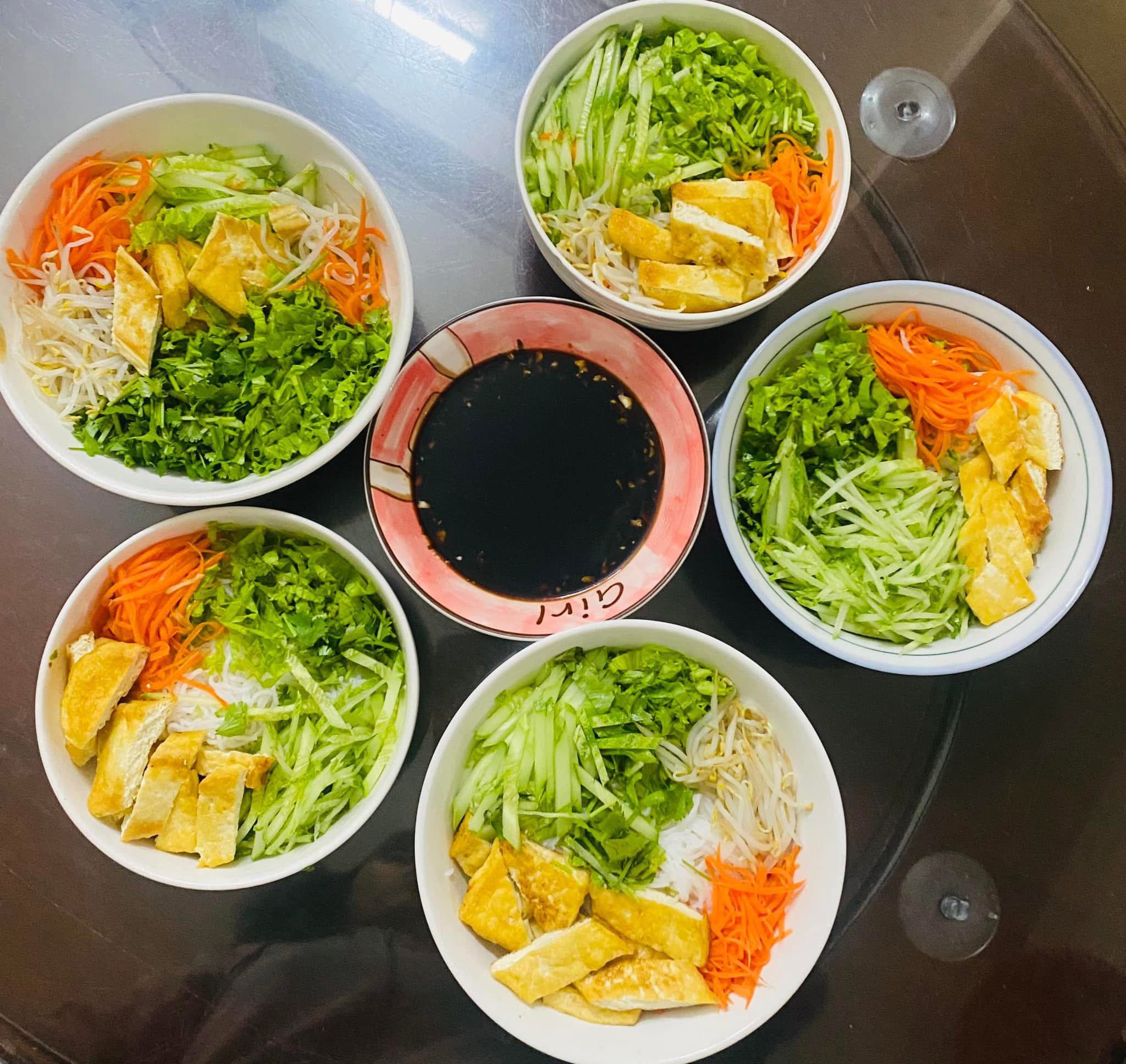 Bún trộn nước tương