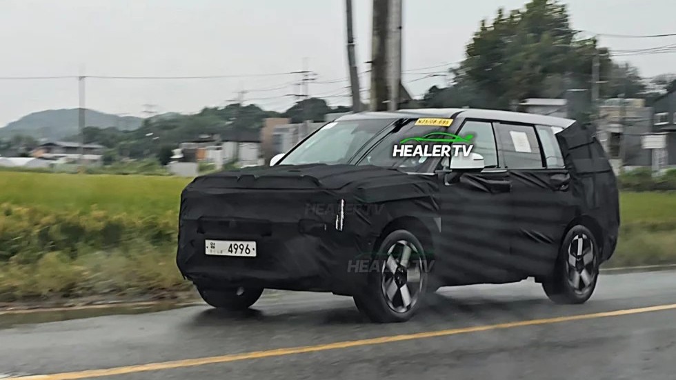 Hyundai SantaFe phiên bản nâng cấp chạy thủ nghiệm trên đường phố - 1