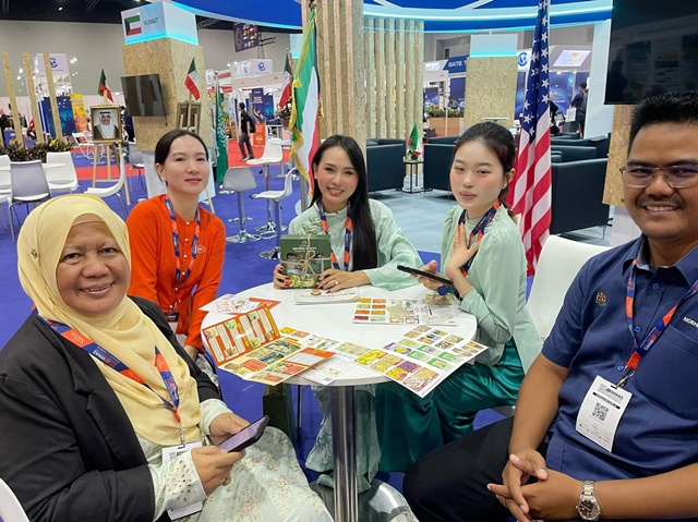 CEO Nguyễn Cao Kim Anh ở giữa