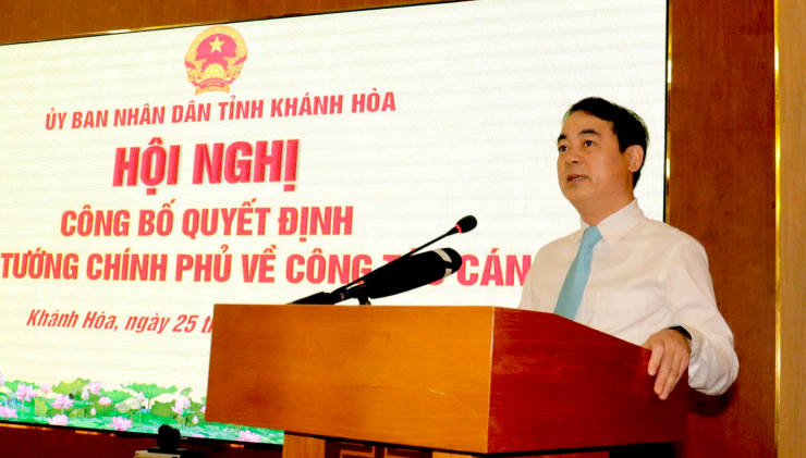 Bí thư Tỉnh ủy Khánh Hòa phát biểu tại hội nghị.