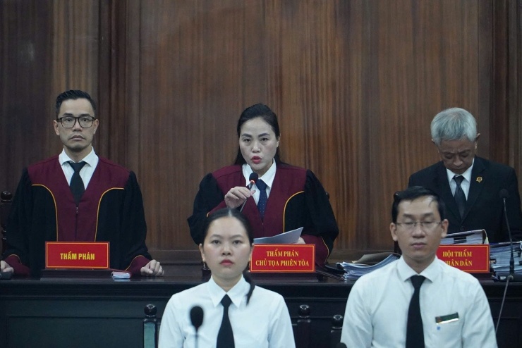 HĐXX phiên tòa sơ thẩm vụ án ông Đinh Trường Chinh.