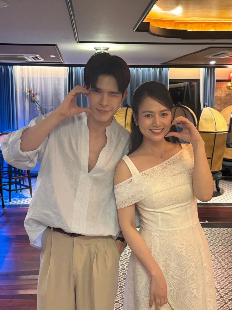 Denis Đặng và Việt Hoa trong hậu trường phim