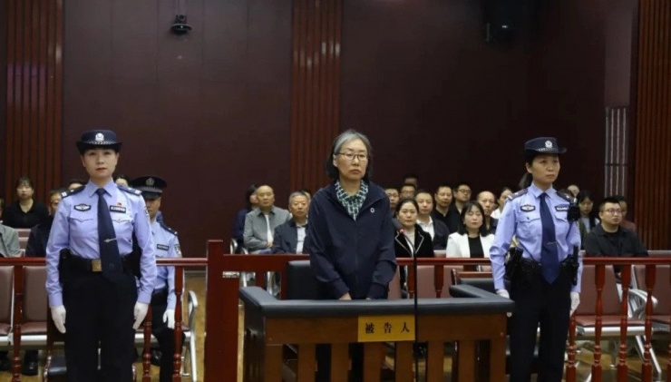 Bà Ngô Lệ Hoa ra tòa ngày 18/4/2024. Ảnh: Gansu Daily