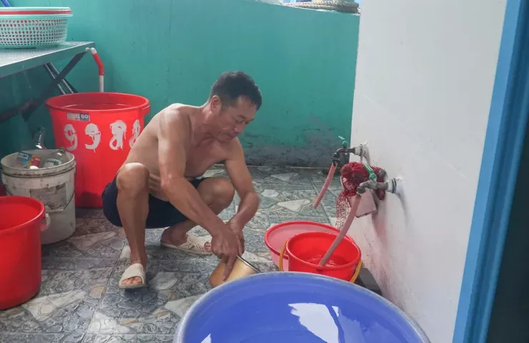 Bão số 9 chưa đến, người dân lại lo bão số 10 - 3