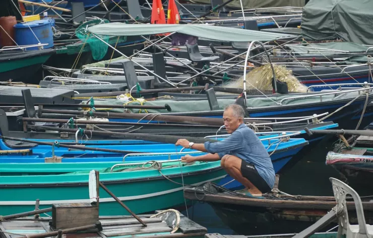 Bão số 9 chưa đến, người dân lại lo bão số 10 - 10