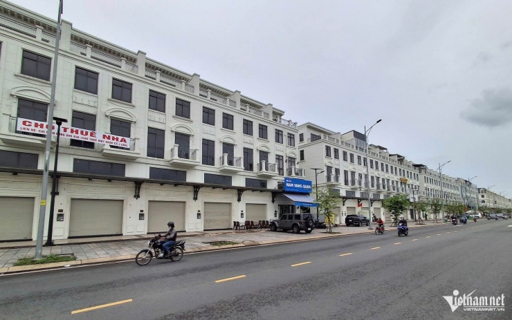 Phần lớn chủ shophouse triệu USD mua để cho thuê hoặc bán lại, chứ không ở. Có người cho thuê 2 căn liền nhau. Ảnh: Trần Chung