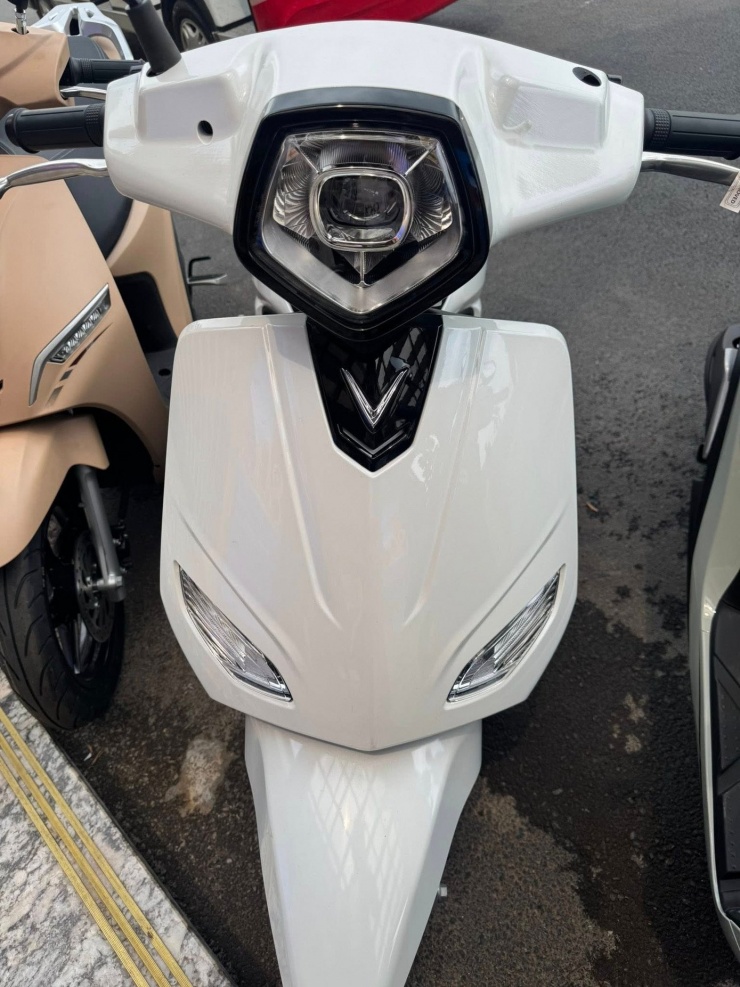 Xe máy điện mới nhất của VinFast lộ ảnh thực tế - 1
