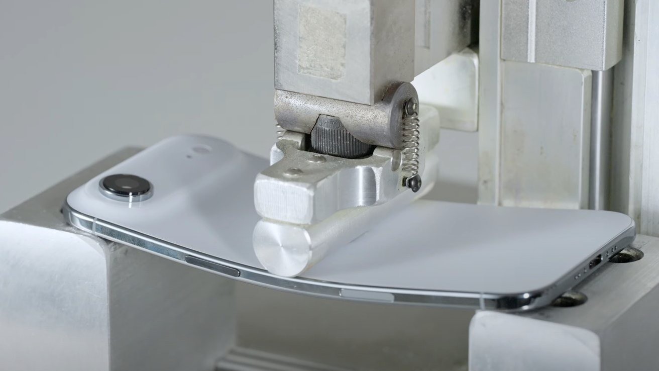 Thử nghiệm kiểm tra độ cong của iPhone Air