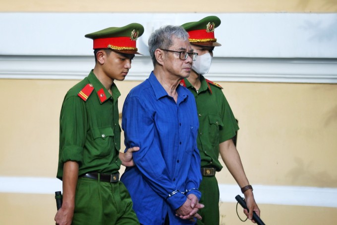 Bị cáo Mai Quốc Uy Viễn, Giám đốc xưởng vàng thuộc Xí nghiệp nữ trang Tân Thuận. Ảnh: Quỳnh Trần