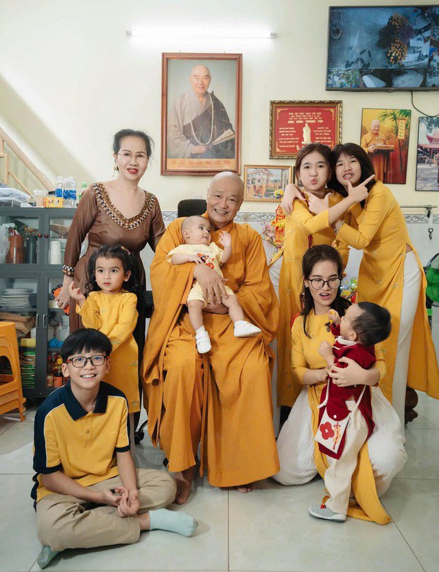 Gia đình Võ Hạ Trâm không chỉ được ngưỡng mộ vì truyền thống ăn chay ba đời mà còn là minh chứng cho tình yêu thương, sự bao dung và gắn kết qua năm tháng.