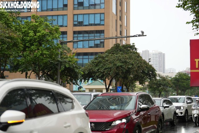 Cận cảnh camera AI phạt nguội phát hiện hàng nghìn vi phạm trong nửa ngày tại Hà Nội - 2 Cận cảnh camera AI phạt nguội phát hiện hàng nghìn vi phạm trong nửa ngày tại Hà Nội - 2