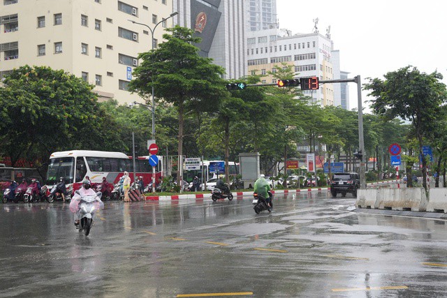 Cận cảnh camera AI phạt nguội phát hiện hàng nghìn vi phạm trong nửa ngày tại Hà Nội - 1 Cận cảnh camera AI phạt nguội phát hiện hàng nghìn vi phạm trong nửa ngày tại Hà Nội - 1