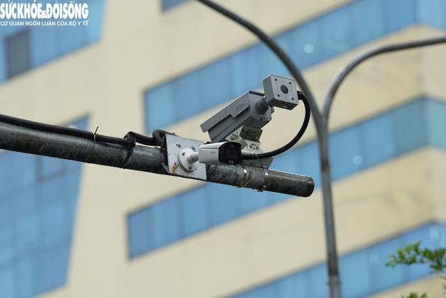 Cận cảnh camera AI phạt nguội phát hiện hàng nghìn vi phạm trong nửa ngày tại Hà Nội - 9 Cận cảnh camera AI phạt nguội phát hiện hàng nghìn vi phạm trong nửa ngày tại Hà Nội - 9