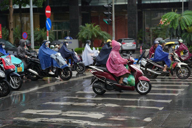 Cận cảnh camera AI phạt nguội phát hiện hàng nghìn vi phạm trong nửa ngày tại Hà Nội - 6 Cận cảnh camera AI phạt nguội phát hiện hàng nghìn vi phạm trong nửa ngày tại Hà Nội - 6