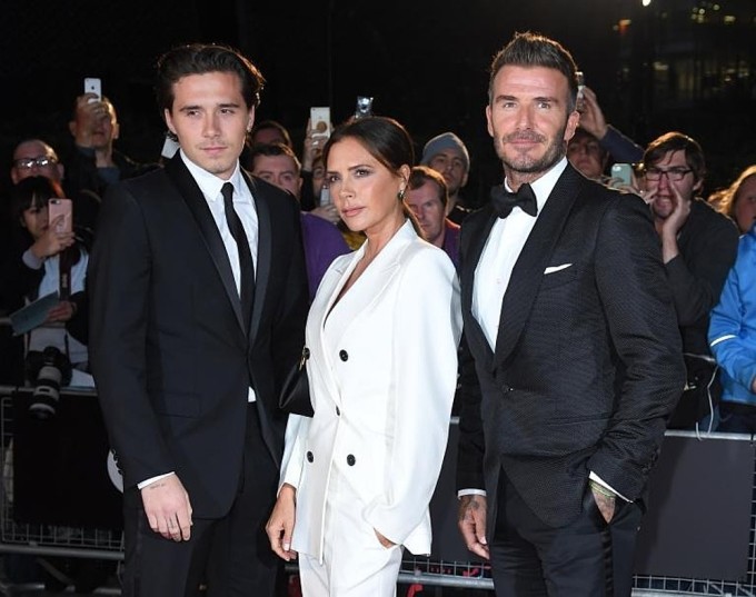 Brooklyn và bố mẹ - nhà thiết kế thời trang Victoria và cựu danh thủ David Beckham - dự sự kiện GQ Men of the Year Award tại London, Anh, năm 2019. Ảnh: WireImage