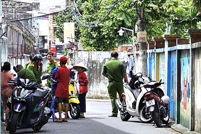 Công an TP HCM phong toả con hẻm để làm rõ vụ việc