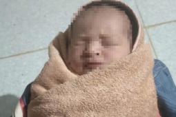 Tin tức trong ngày - Bé gái sơ sinh bị bỏ rơi sau vườn nhà dân